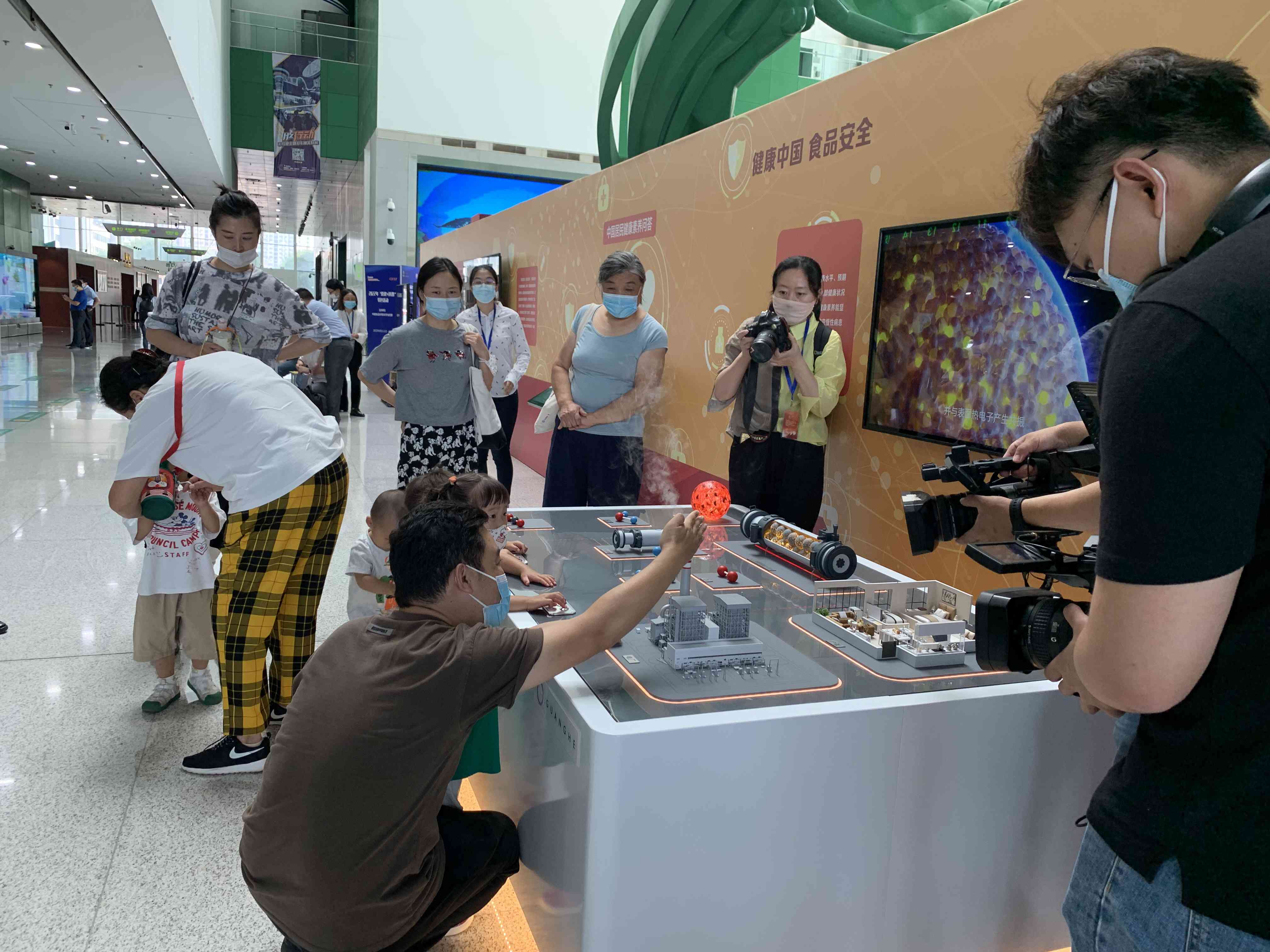 “等离激元碳中和技术”现身全国科普日主场